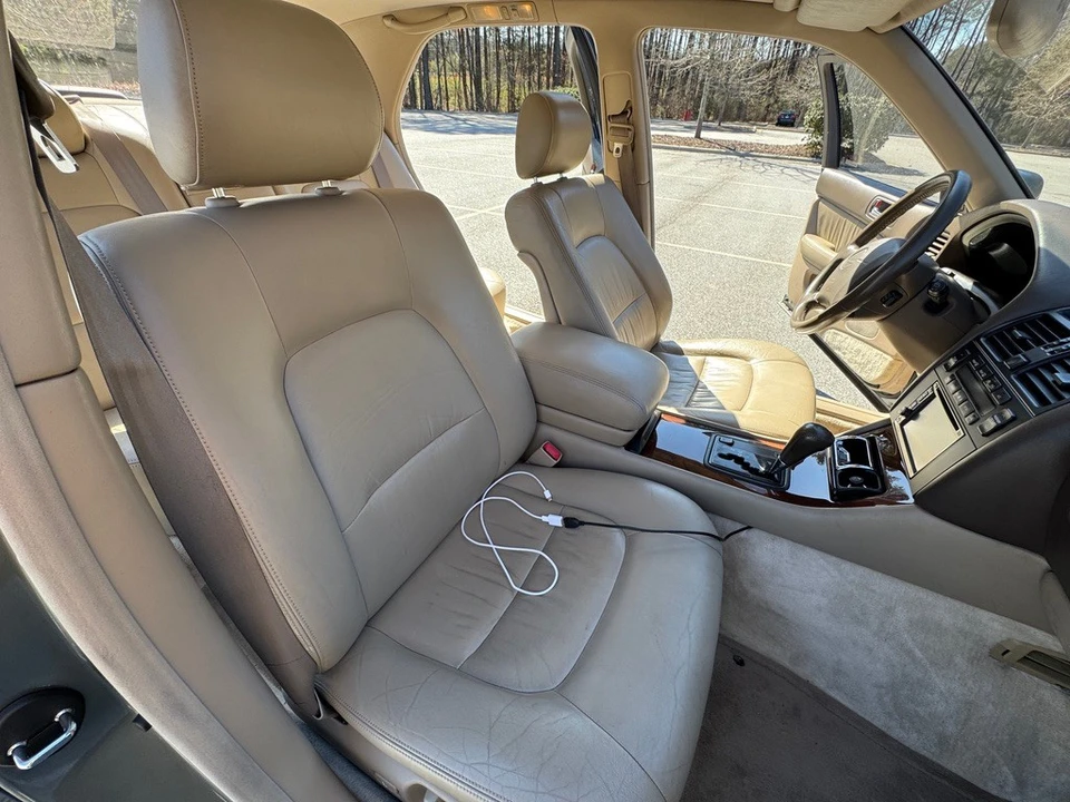 1996 Lexus LS 2nd Gen - Image 19 of 31