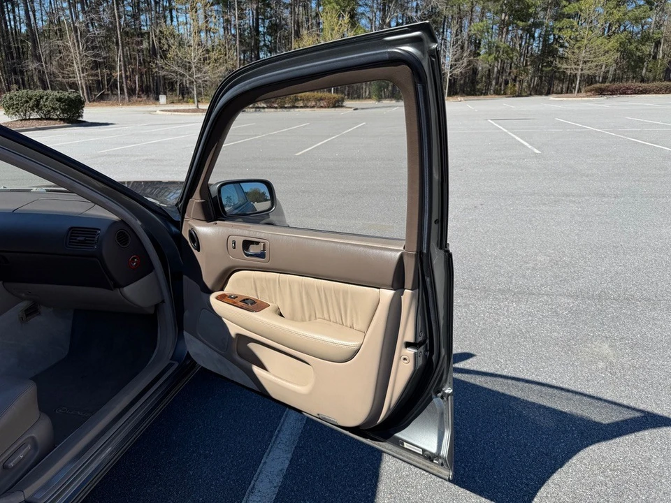 1996 Lexus LS 2nd Gen - Image 15 of 31