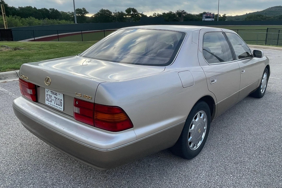 1996 Lexus LS 1st Gen - Image 4 of 31