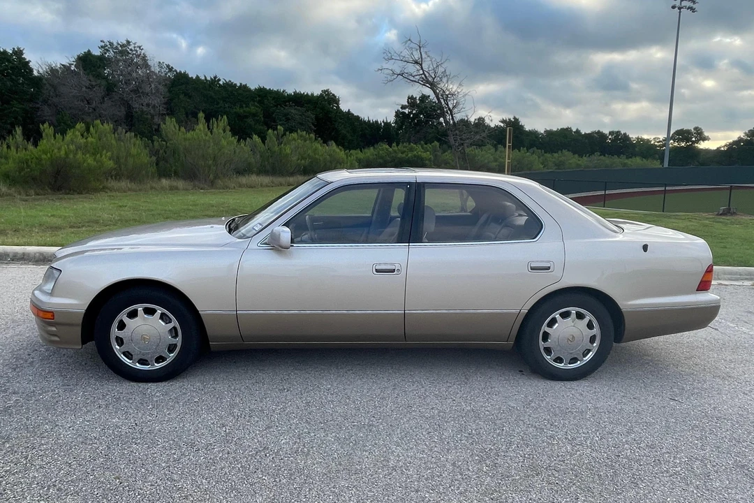 1996 Lexus LS 1st Gen - Image 3 of 31