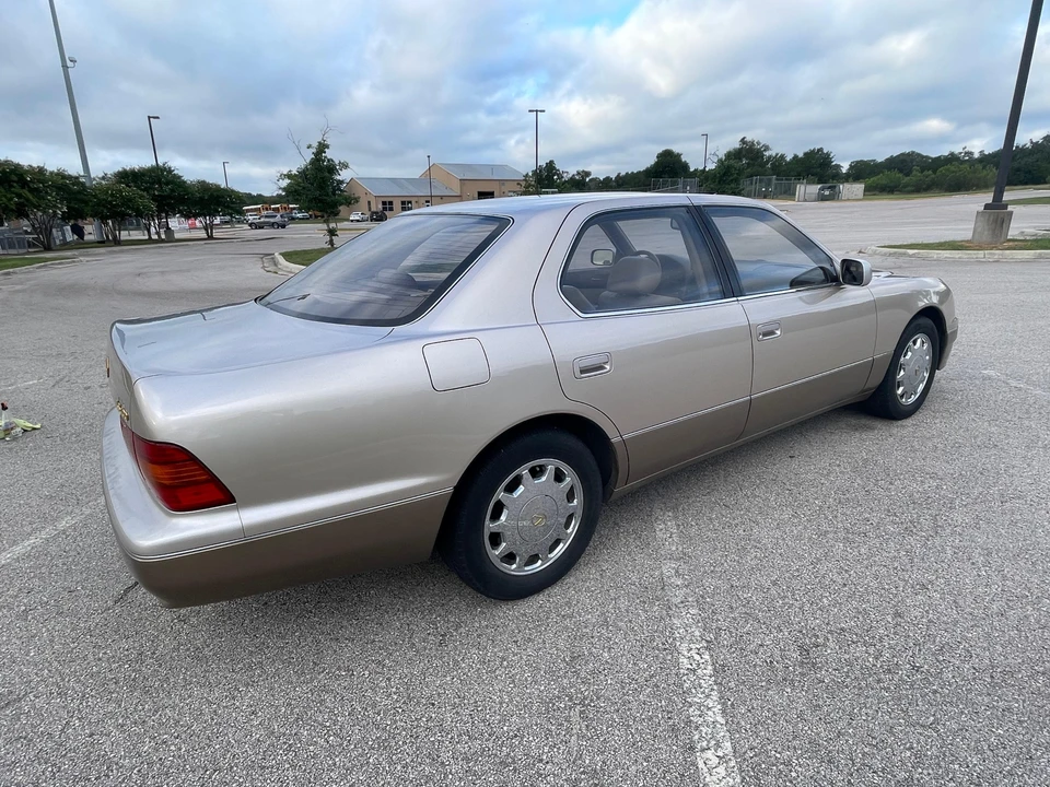 1996 Lexus LS 1st Gen - Image 10 of 31