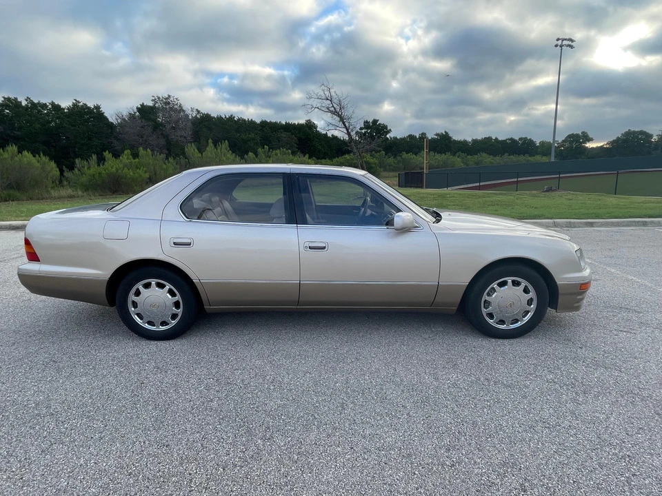 1996 Lexus LS 1st Gen - Image 11 of 31