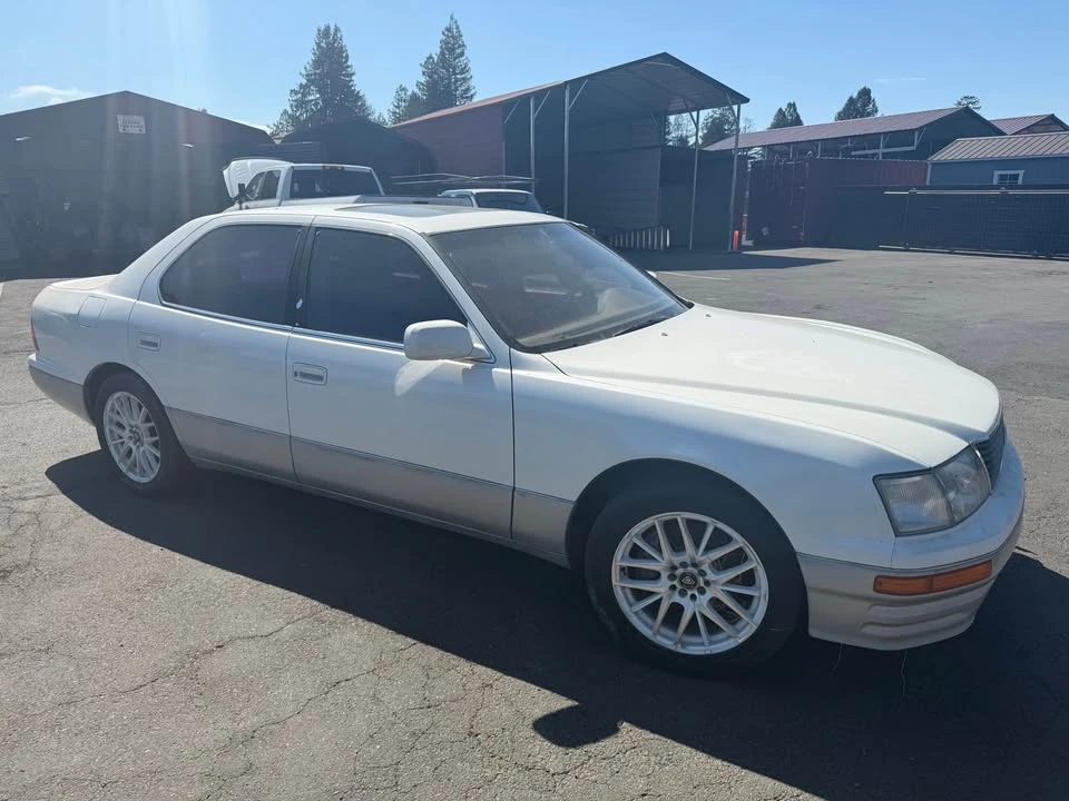 1996 Lexus LS 2nd Gen - Image 2 of 9