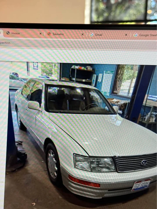 1996 Lexus LS 2nd Gen - Image 2 of 3