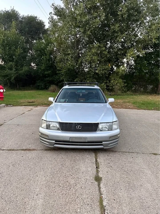 1996 Lexus LS 2nd Gen - Image 2 of 9