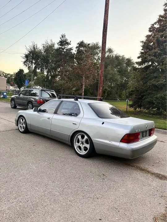 1996 Lexus LS 2nd Gen - Image 4 of 9