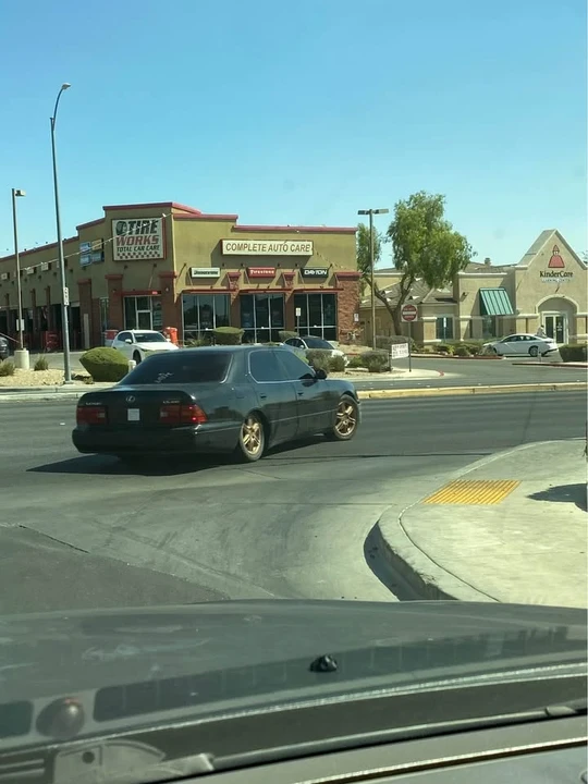 1996 Lexus LS 2nd Gen - Image 2 of 2