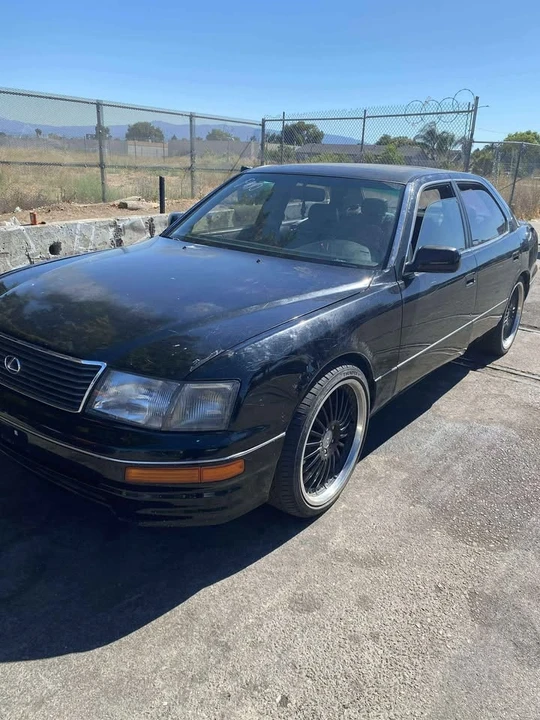 1996 Lexus LS 2nd Gen - Image 5 of 8