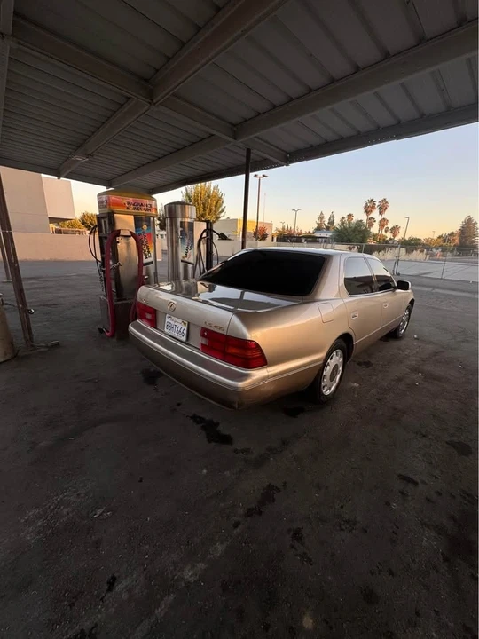 1996 Lexus LS 2nd Gen - Image 5 of 13