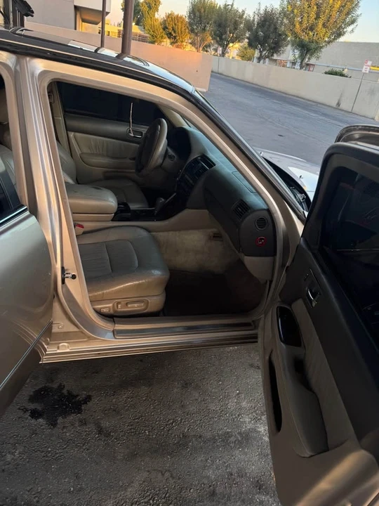 1996 Lexus LS 2nd Gen - Image 11 of 13