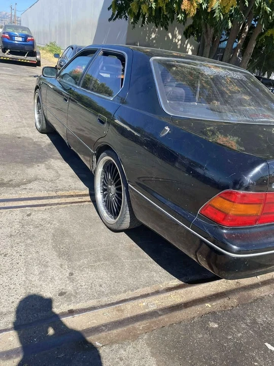 1996 Lexus LS 2nd Gen - Image 4 of 8