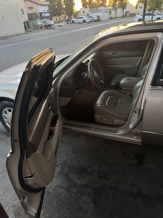 1996 Lexus LS 2nd Gen - Image 9 of 13
