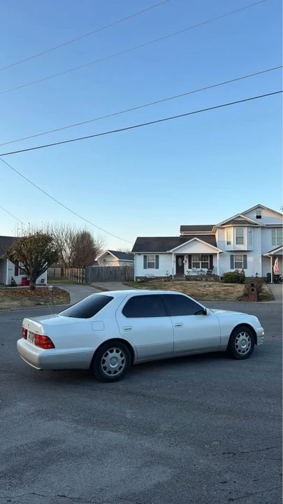 1996 Lexus LS 2nd Gen - Image 2 of 3