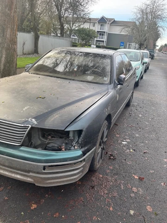 1996 Lexus LS 2nd Gen - Image 2 of 9