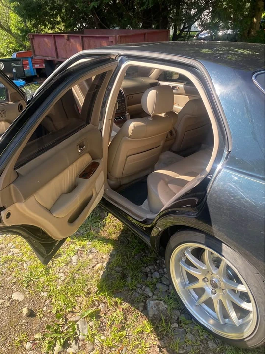 1996 Lexus LS 2nd Gen - Image 9 of 12