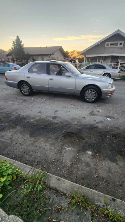 1996 Lexus LS 2nd Gen - Image 5 of 15