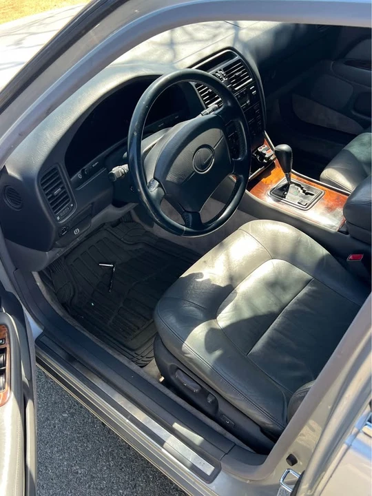 1996 Lexus LS 2nd Gen - Image 2 of 3
