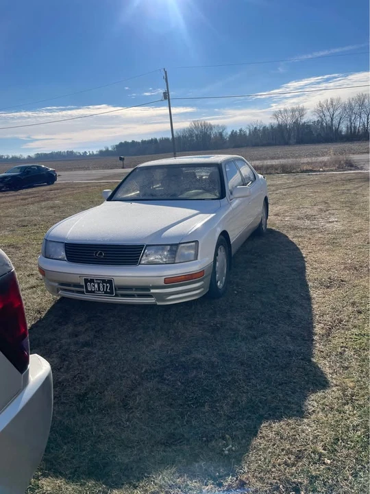 1996 Lexus LS 2nd Gen - Image 2 of 2