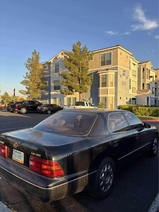 1996 Lexus LS 2nd Gen - Image 2 of 9