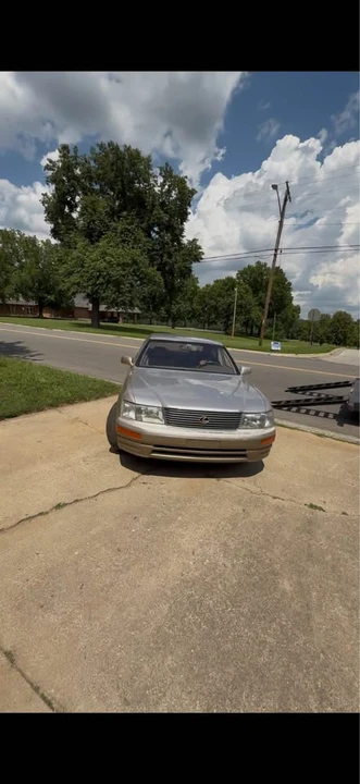 1996 Lexus LS 2nd Gen - Image 2 of 9