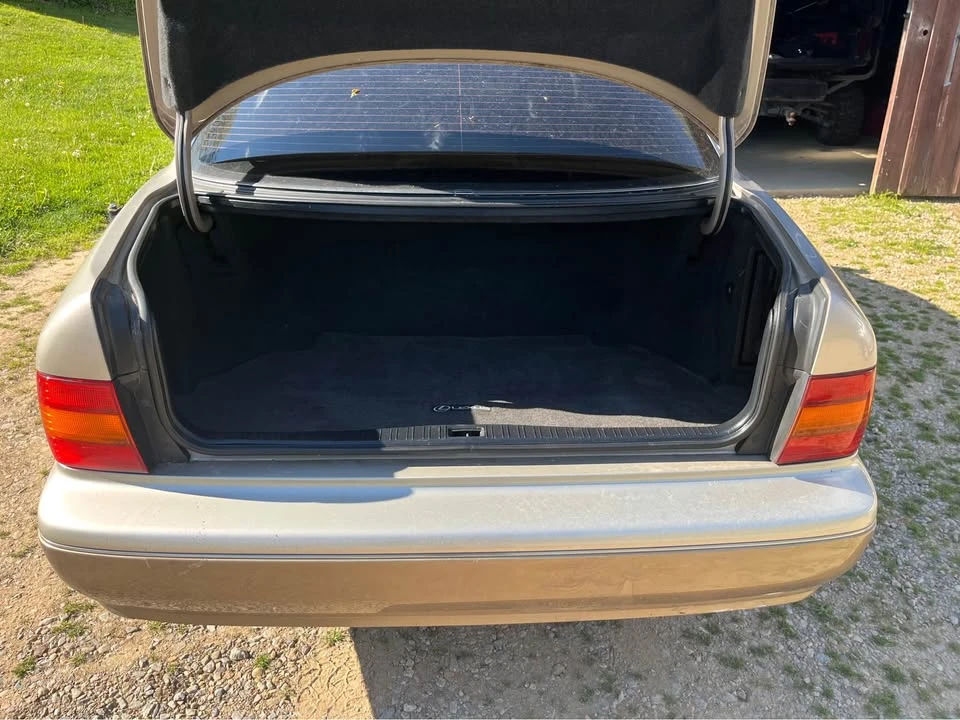 1996 Lexus LS 2nd Gen - Image 9 of 10