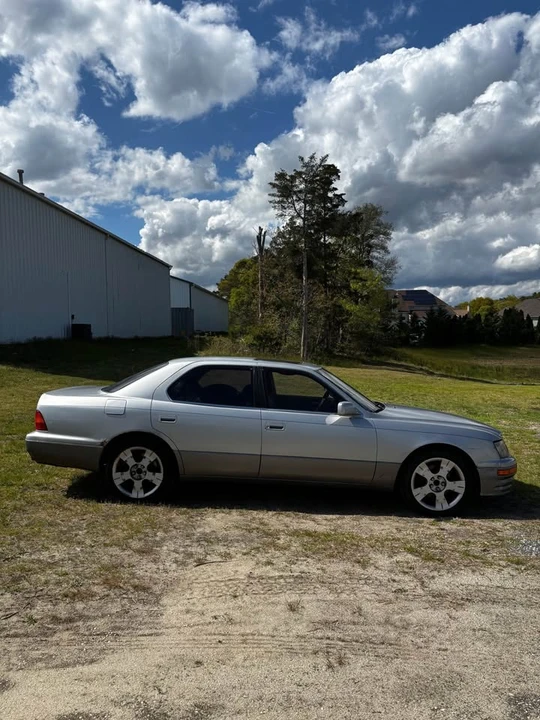 1996 Lexus LS 2nd Gen - Image 3 of 9