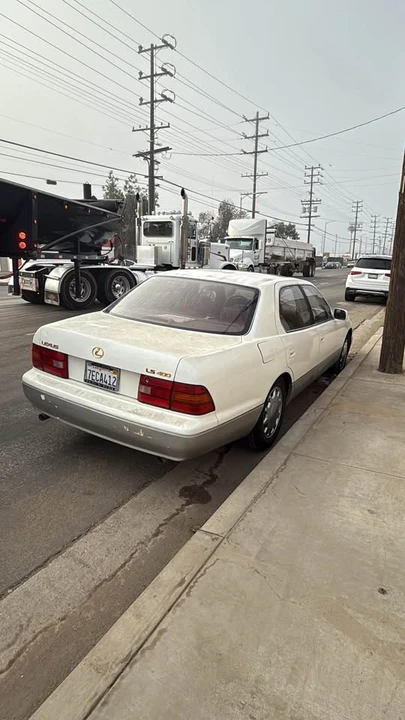 1996 Lexus LS 2nd Gen - Image 2 of 2