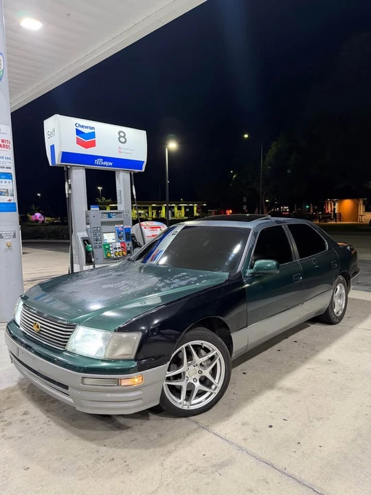 1996 Lexus LS 2nd Gen - Image 2 of 3