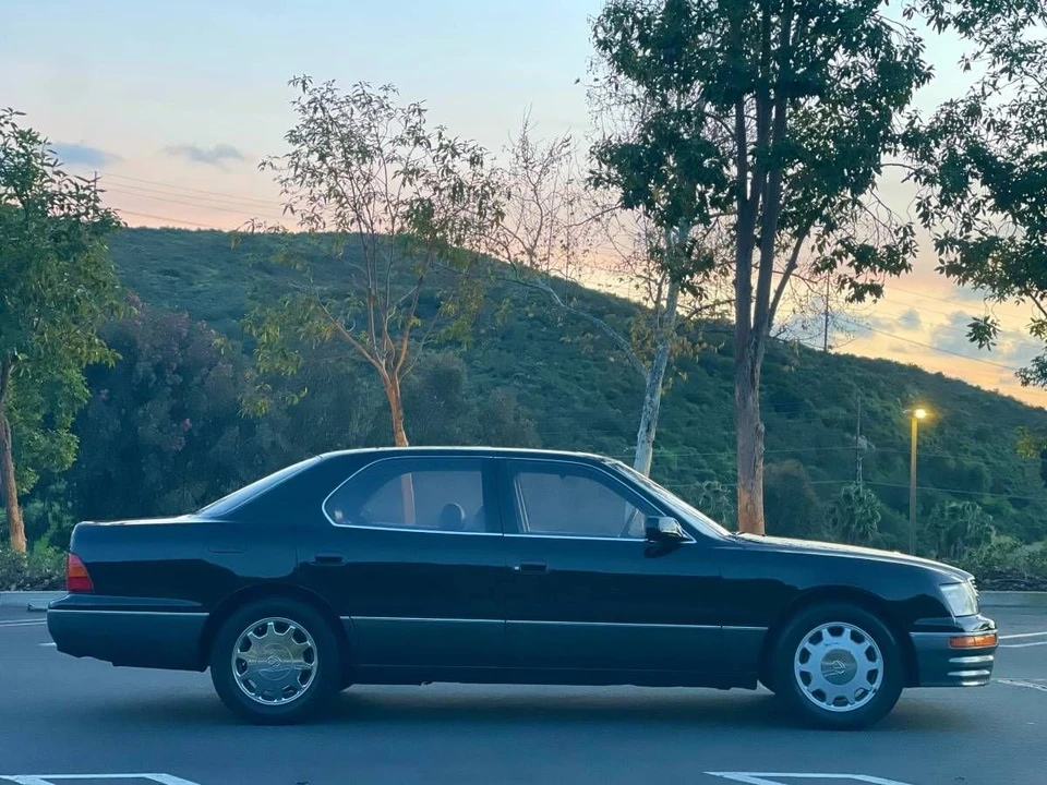 1996 Lexus LS 2nd Gen - Image 2 of 19