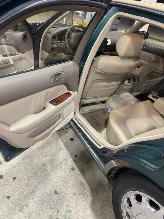 1996 Lexus LS 2nd Gen - Image 11 of 16