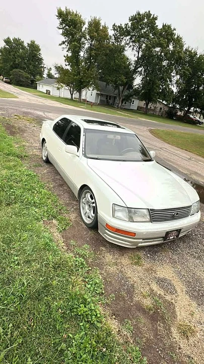 1996 Lexus LS 2nd Gen - Image 4 of 4