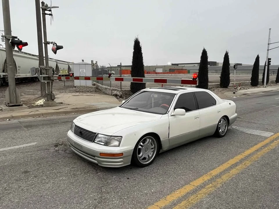 1996 Lexus LS 2nd Gen - Image 2 of 4