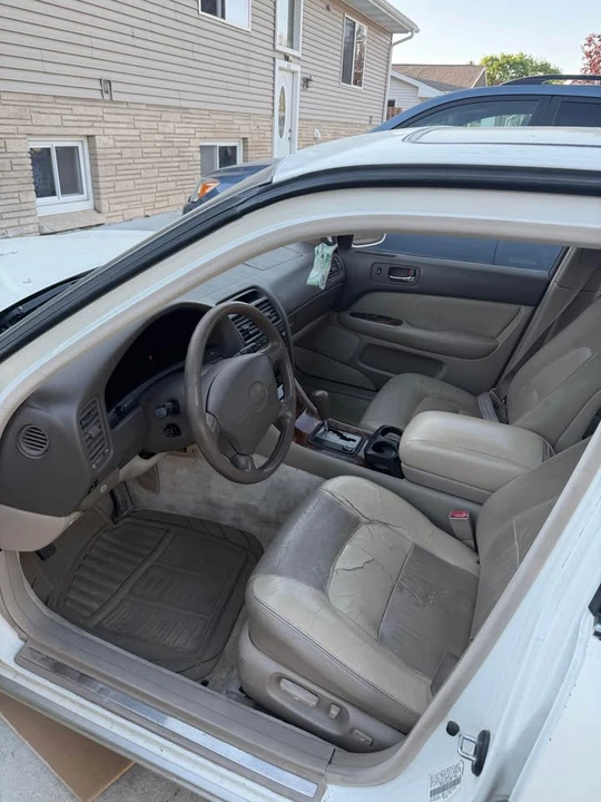1996 Lexus LS 2nd Gen - Image 4 of 5