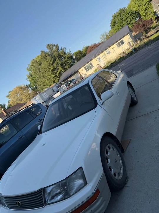 1996 Lexus LS 2nd Gen - Image 2 of 5