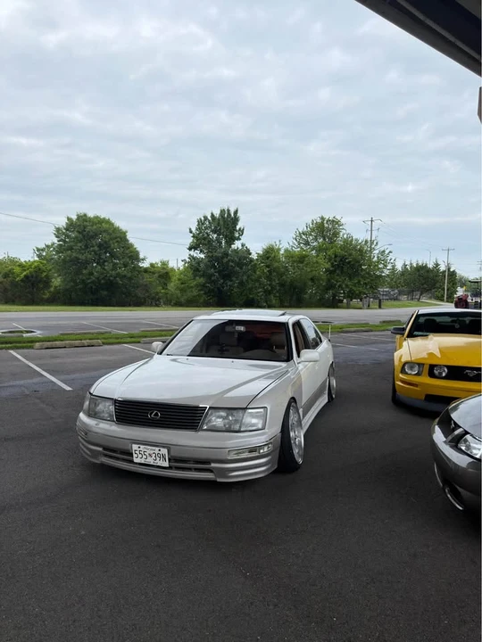 1996 Lexus LS 2nd Gen - Image 2 of 11