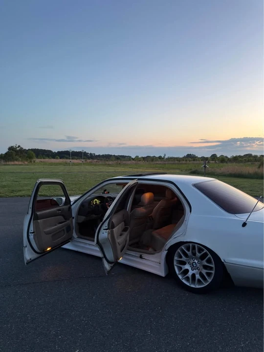 1996 Lexus LS 2nd Gen - Image 9 of 11