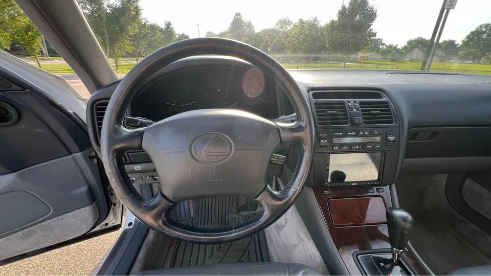 1996 Lexus LS 2nd Gen - Image 15 of 20