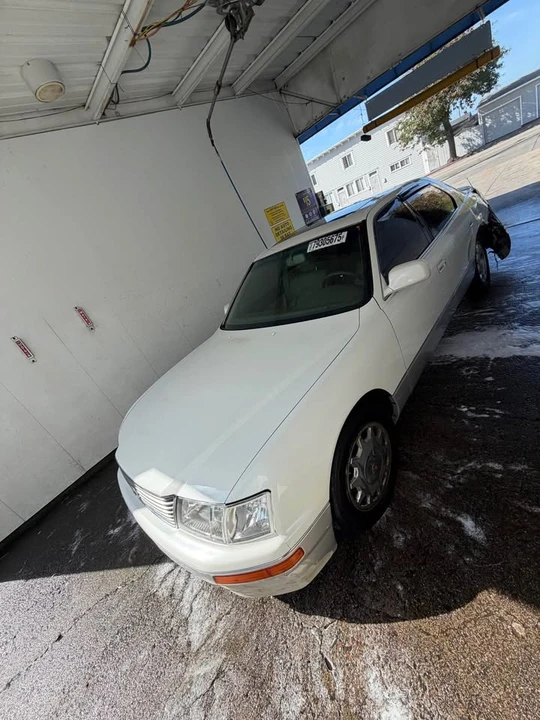 1996 Lexus LS 2nd Gen - Image 4 of 8