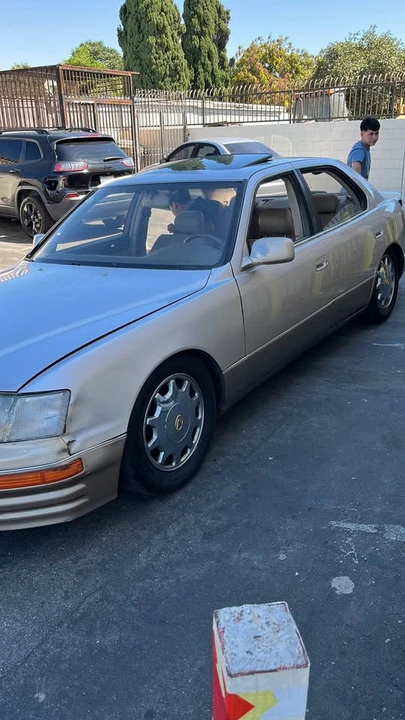1996 Lexus LS 2nd Gen - Image 2 of 3