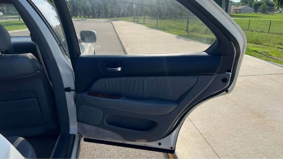 1996 Lexus LS 2nd Gen - Image 12 of 20