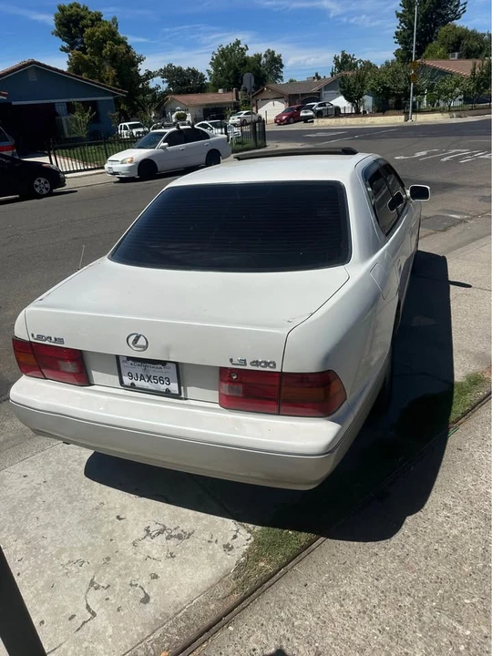 1996 Lexus LS 2nd Gen - Image 5 of 9