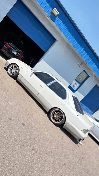 1996 Lexus LS 2nd Gen - Image 2 of 3