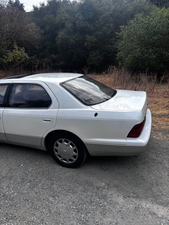 1996 Lexus LS 2nd Gen - Image 3 of 8