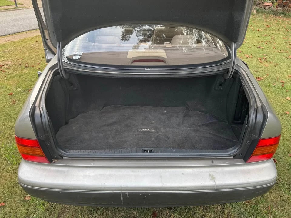 1996 Lexus LS 2nd Gen - Image 13 of 17