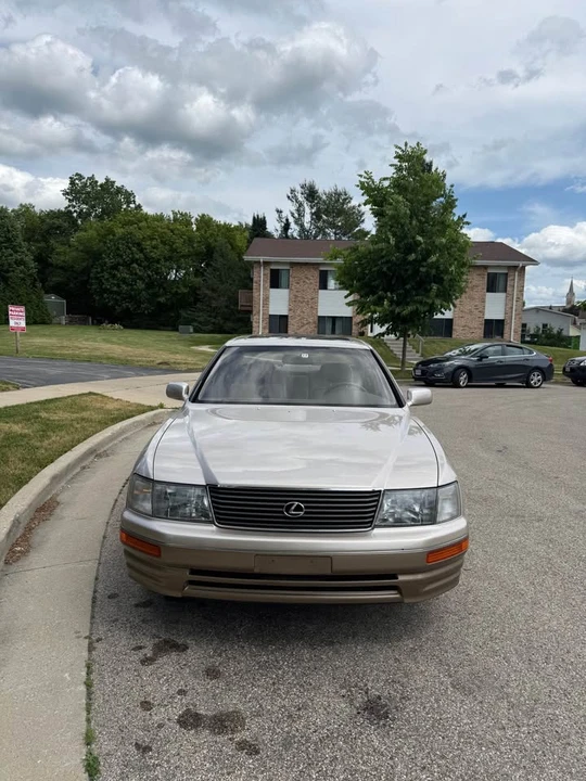 1996 Lexus LS 2nd Gen - Image 3 of 8