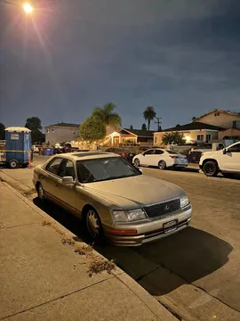 1996 Lexus LS 400 Sedan 4D