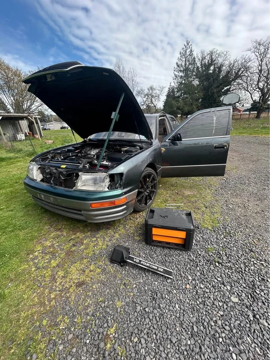 1996 Lexus LS 2nd Gen - Image 5 of 9