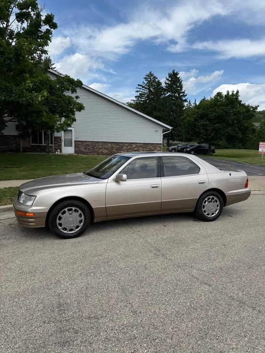 1996 Lexus LS 2nd Gen - Image 2 of 8