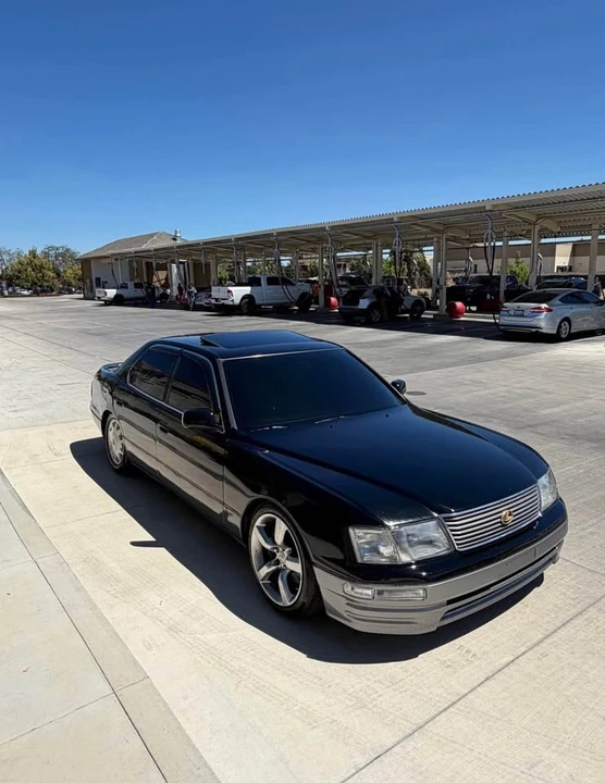 1996 Lexus LS 2nd Gen - Image 2 of 10