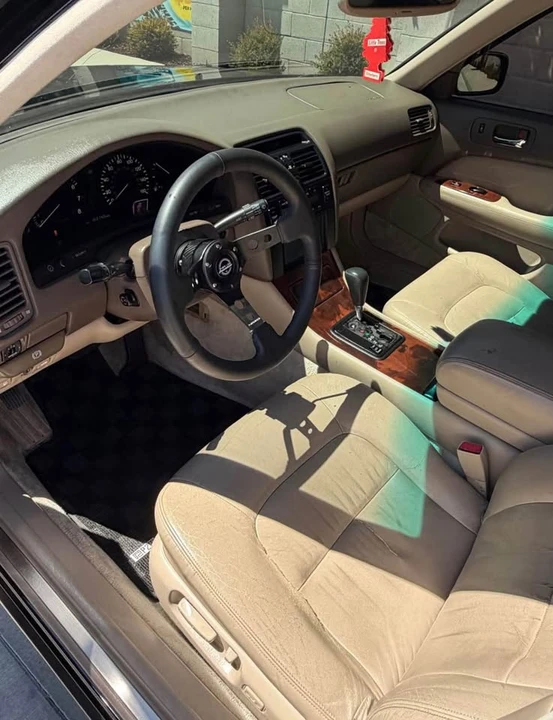 1996 Lexus LS 2nd Gen - Image 5 of 10